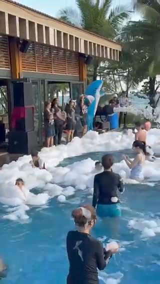 #玩出名堂#富國𡷊酒店泳池泡泡趴