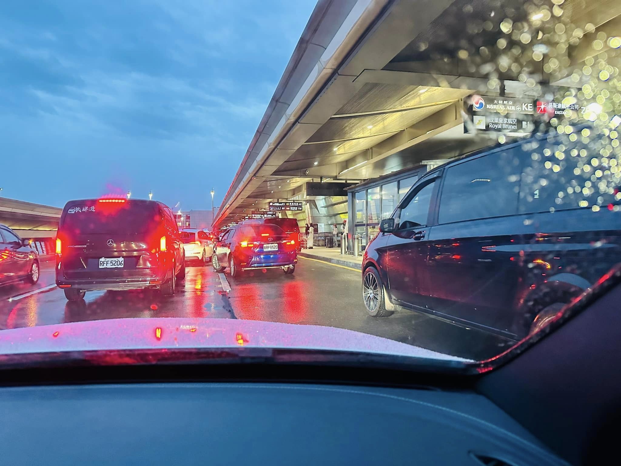 颱風過後～清晨5點半機場已經大爆滿