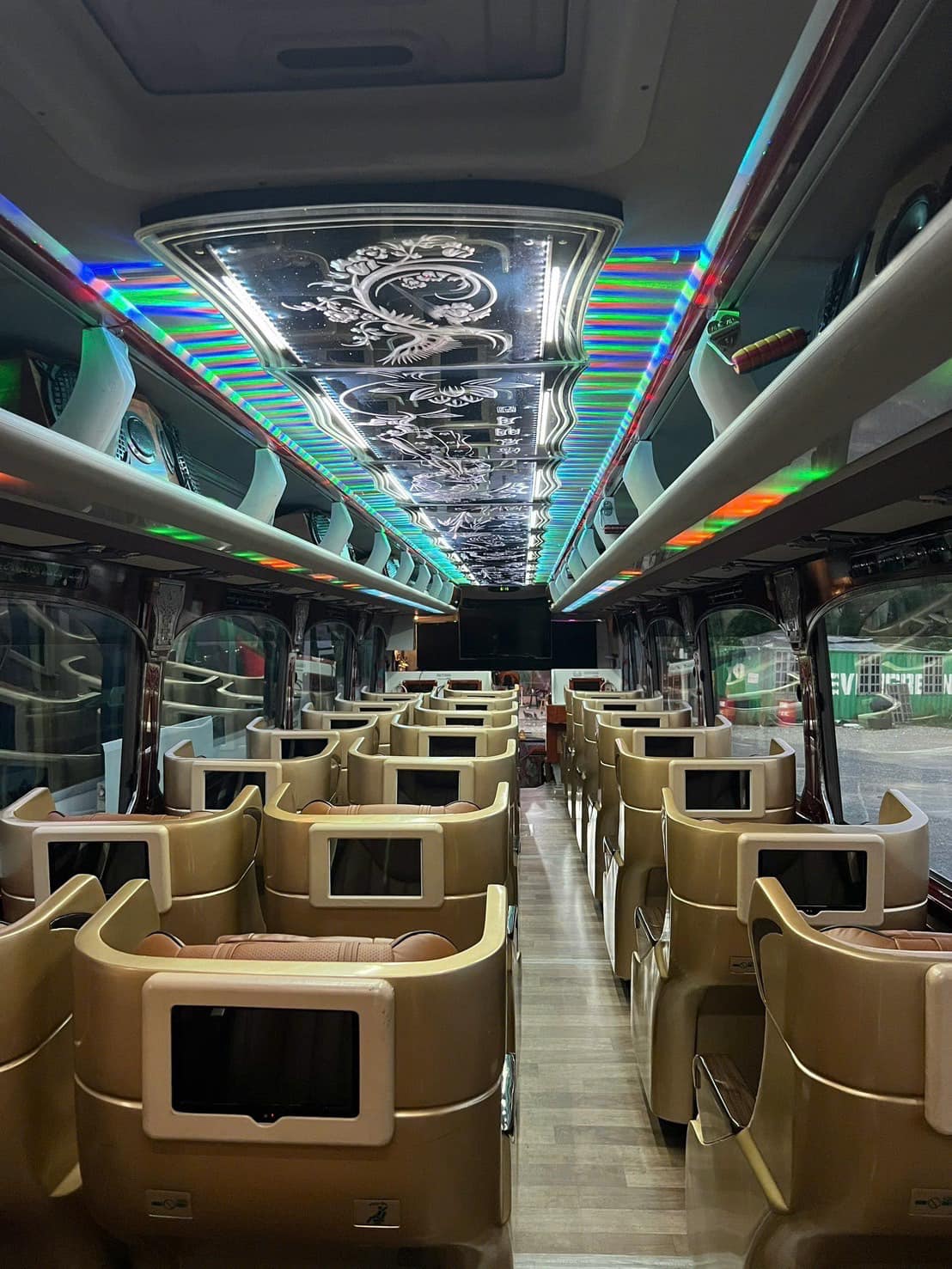 高端客制化私人定制服务 用車氣派豪华大巴總統座椅