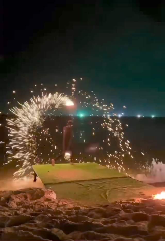 富國𡷊沙灘的火舞表演  你們想來這裡一起體驗嗎？