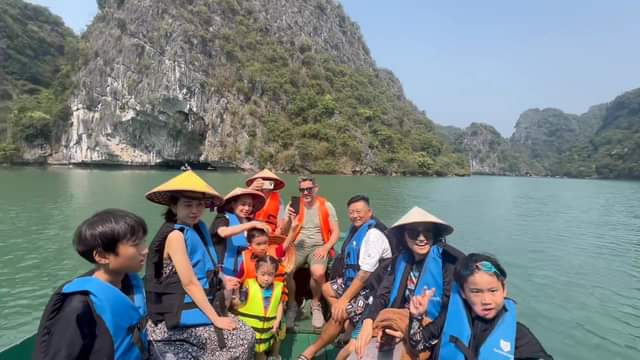 你是否在下龍灣壯麗的自然風光中聽到了船夫甜美的歌聲？ #越南#高端量身定制旅遊
 #吃好-#住好-#玩好-
 #高爾夫球團私人客製化訂製
 #旅游找～#玩出名堂…